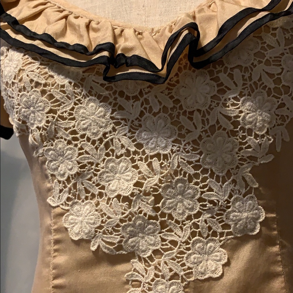 Crochet lace ruffle blouse - Picture 2 of 3
